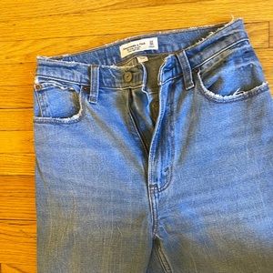 Moving sale!🛻 Abercrombie and Fitch The Ankle Straight Ultra High Rise Jeans